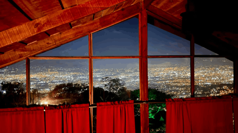Vista Interna de Noche